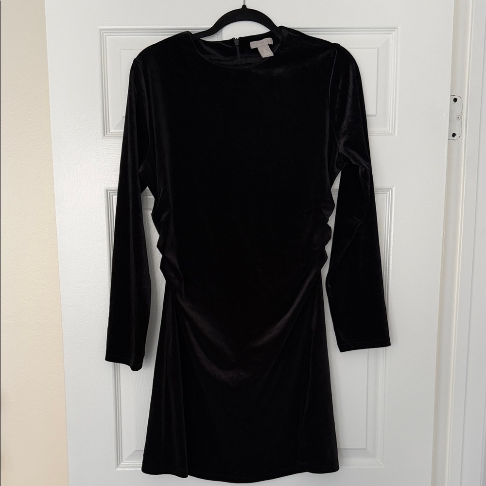 H&M Black Velvet long sleeve Dress